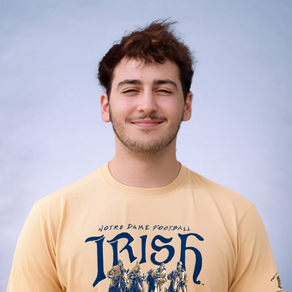 Ari's Staff Headshot